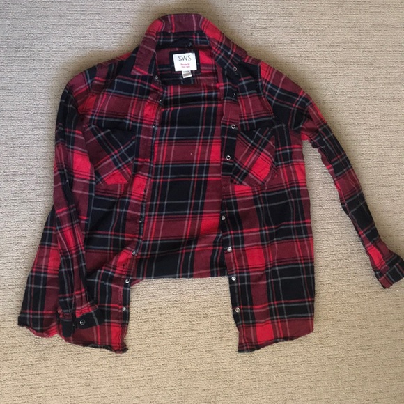 Plaid, medium size, barely worn, small hole - Picture 1 of 2